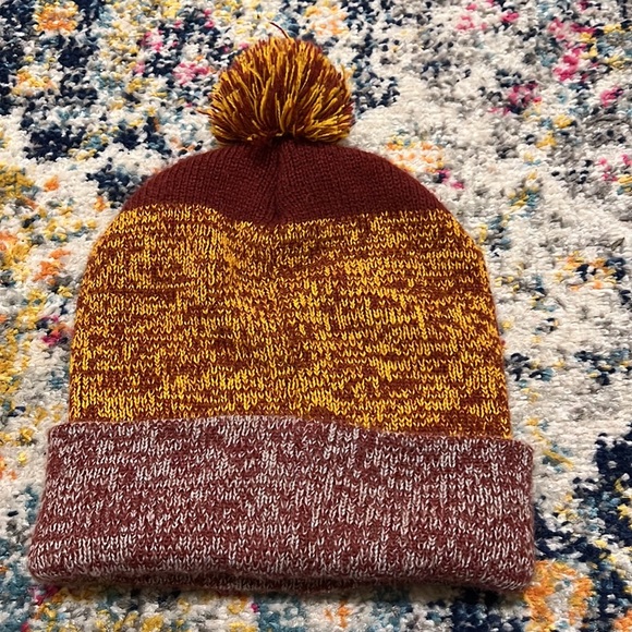 47 Brand NFL Washington Redskins Football Team Pull on Winter Hat with Pom Pom - Picture 6 of 8